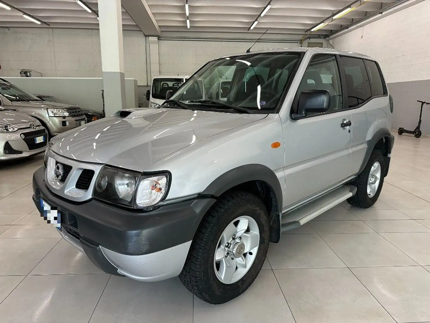Nissan Terrano 3.0 DiT 3 porte Adventure Gri - 1