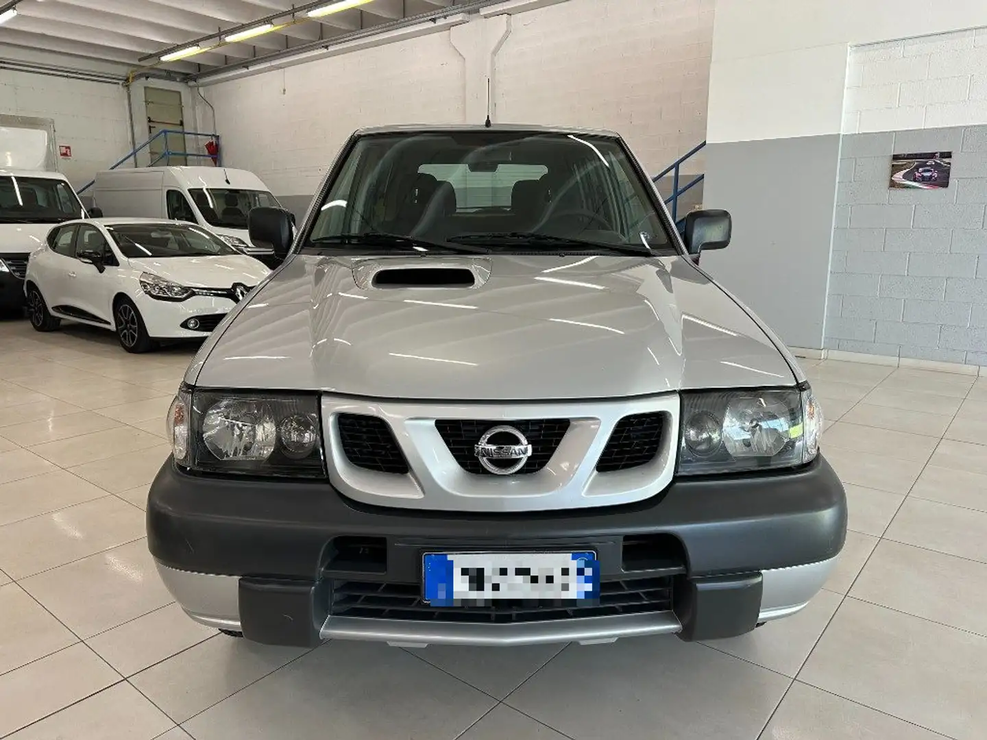 Nissan Terrano 3.0 DiT 3 porte Adventure Gri - 2