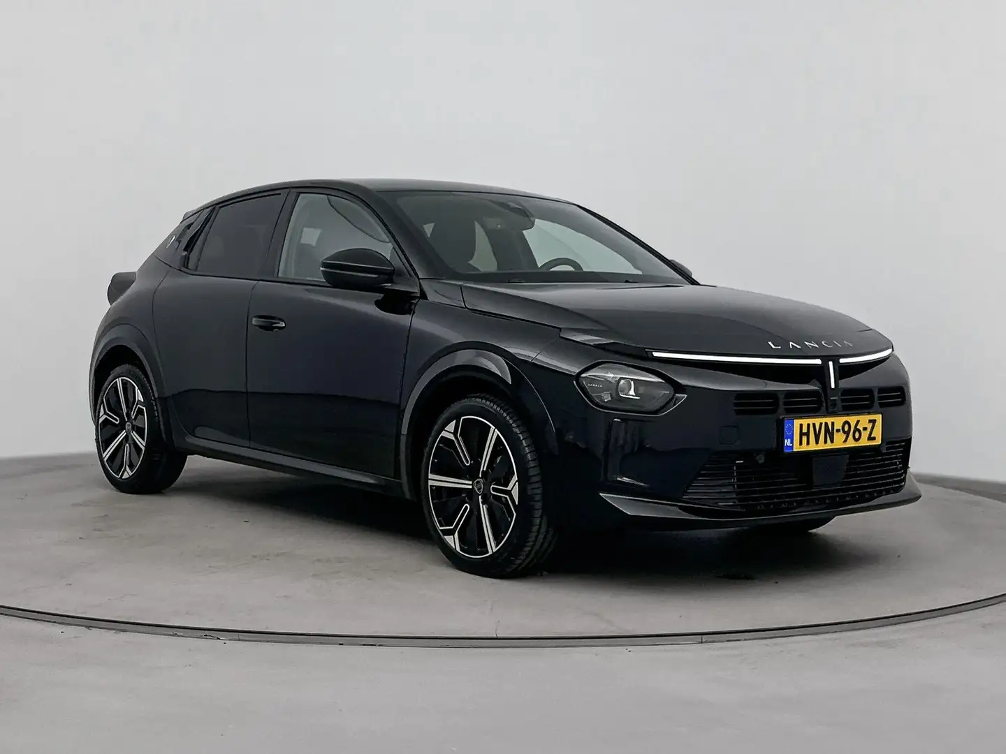 Lancia Ypsilon 1.2 Turbo Hybrid LX |Per Mnd vanaf € 399,- private Zwart - 2