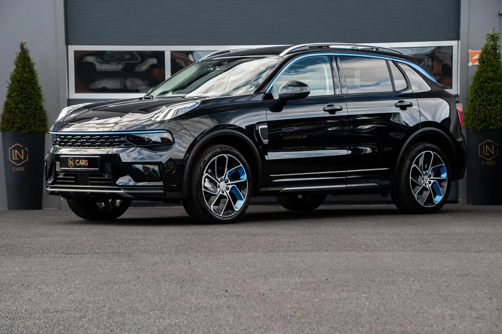 Lynk & Co 01 1.5 | Pano | DAB | Sfeerverlichting | PHEV Zwart - 1