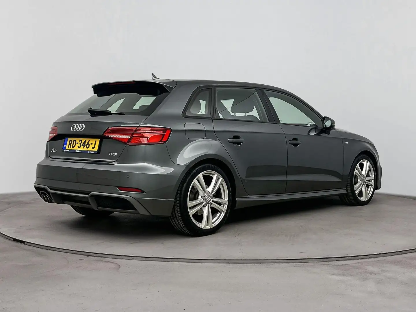 Audi A3 Sportback 1.5 TFSI CoD SPORT S LINE EDITION | SPOR Grijs - 2