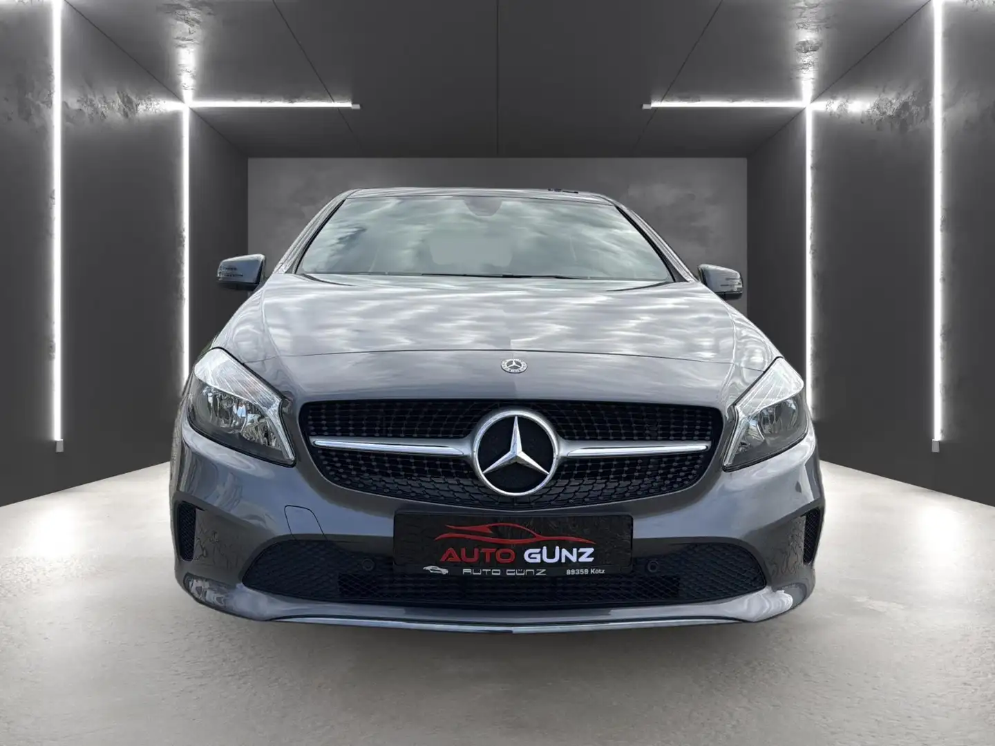 Mercedes-Benz A 180 BlueEfficiency Urban *Navi-SHZ-PDC* Gris - 2