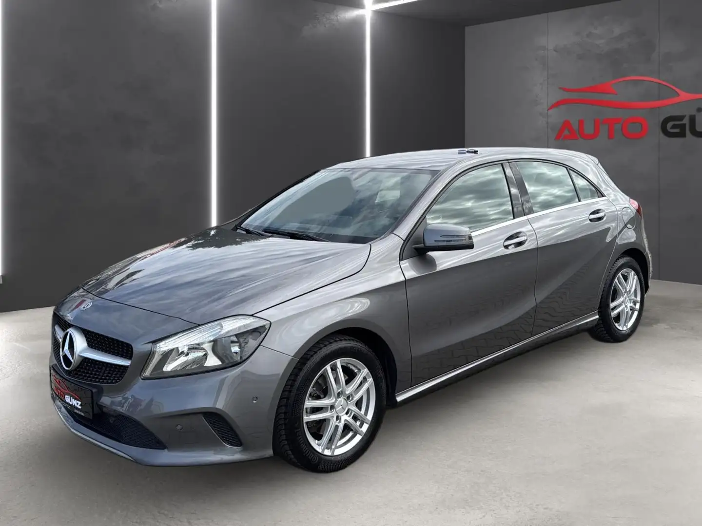 Mercedes-Benz A 180 BlueEfficiency Urban *Navi-SHZ-PDC* Gris - 1