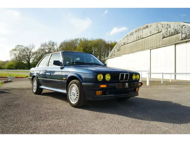 BMW 325 SERIE 325iX BERLINE E30 325i