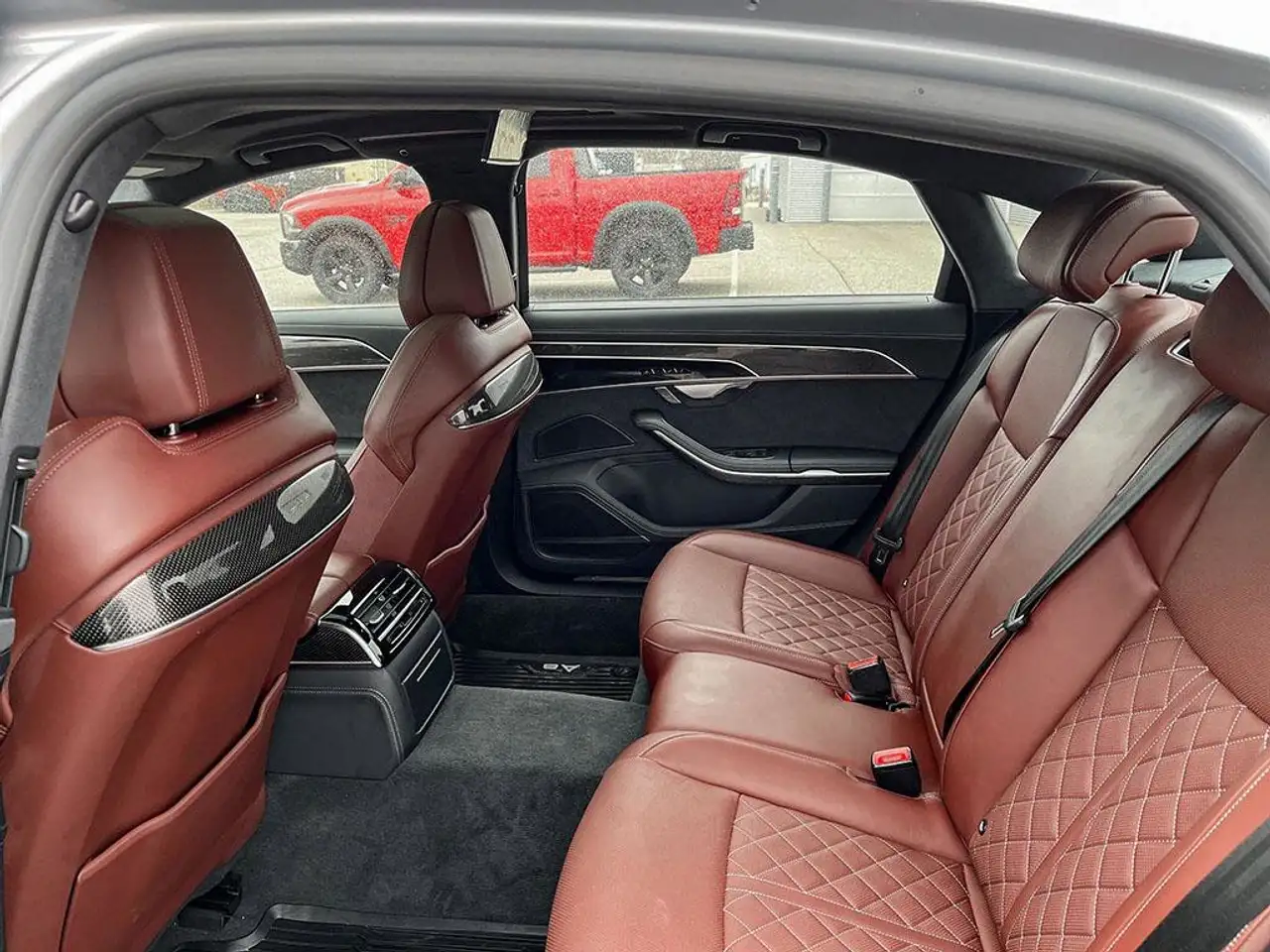 Audi S8 снимка Audi S8