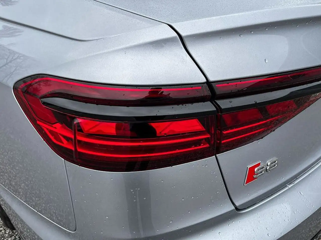 Audi S8 снимка Audi S8