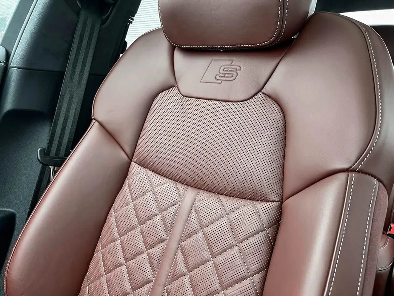 Audi S8 снимка Audi S8