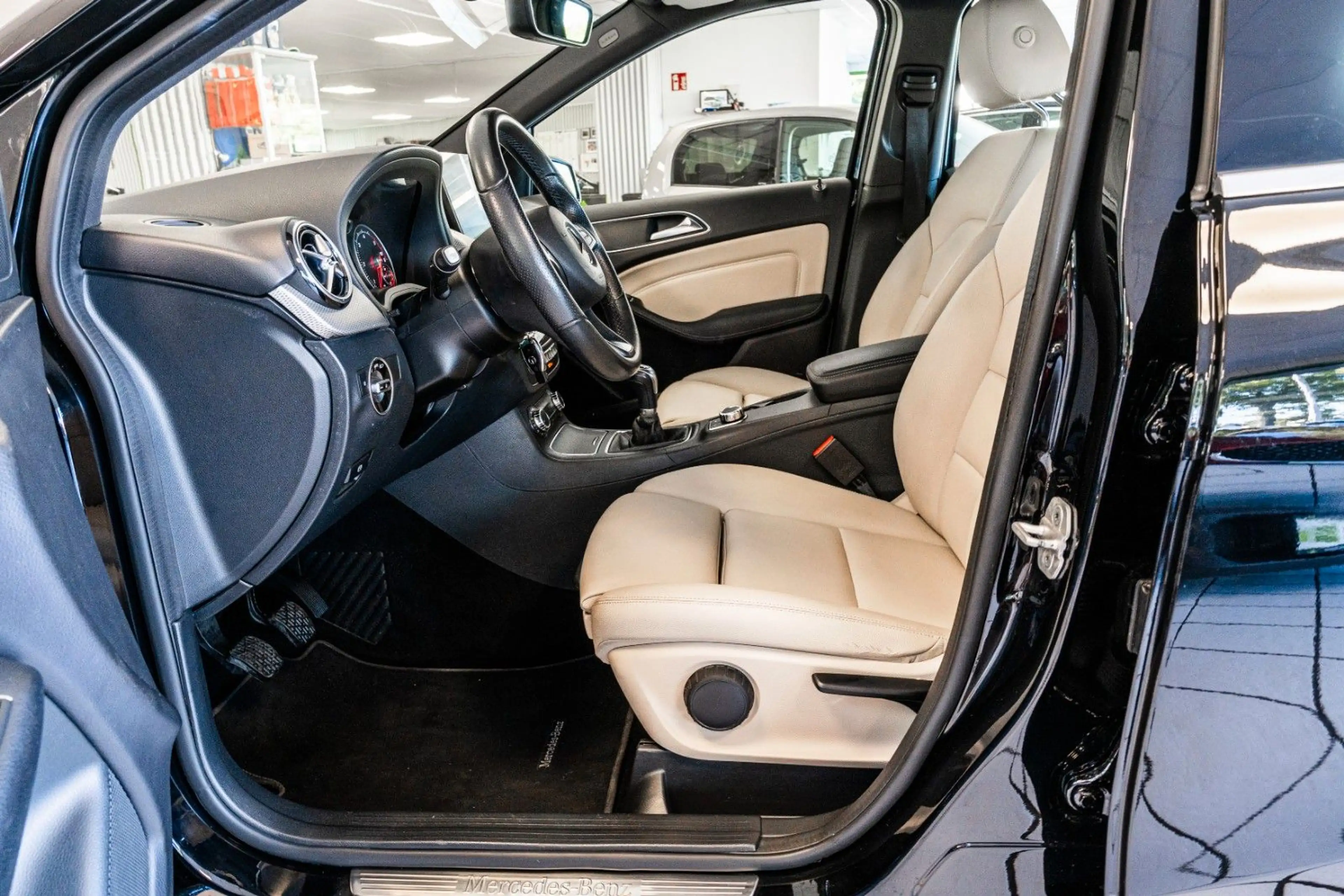 Mercedes-Benz B 200 CDI Diesel AHK PDC Navi — photo 13