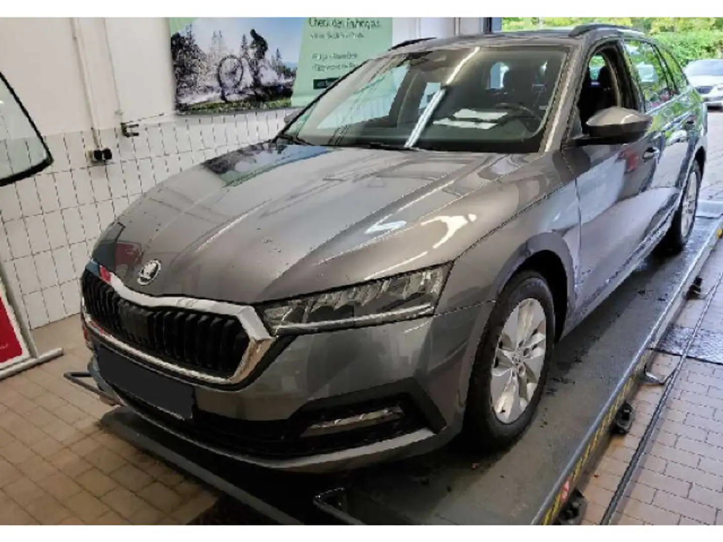 Skoda Octavia Combi Ambition 2.0 TDI AHK Navi Kessy Grau - 2