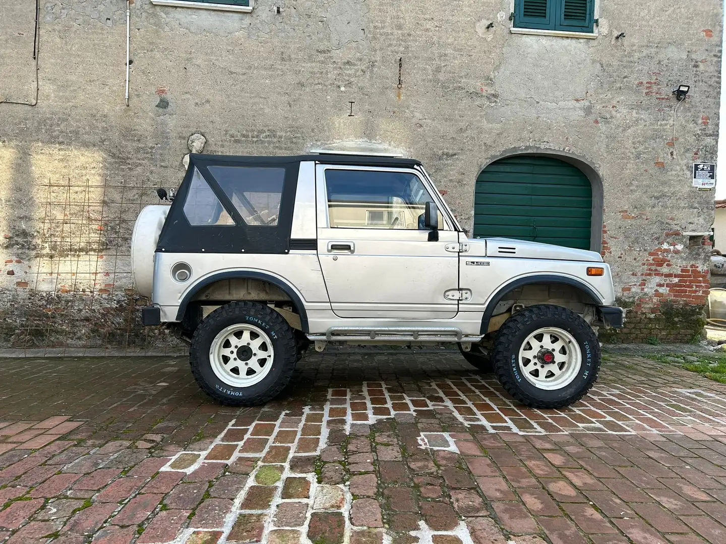 Suzuki SJ Samurai doppi blocchi ARB 215/75-15 e 235/75-15 omologate! Stříbrná - 1