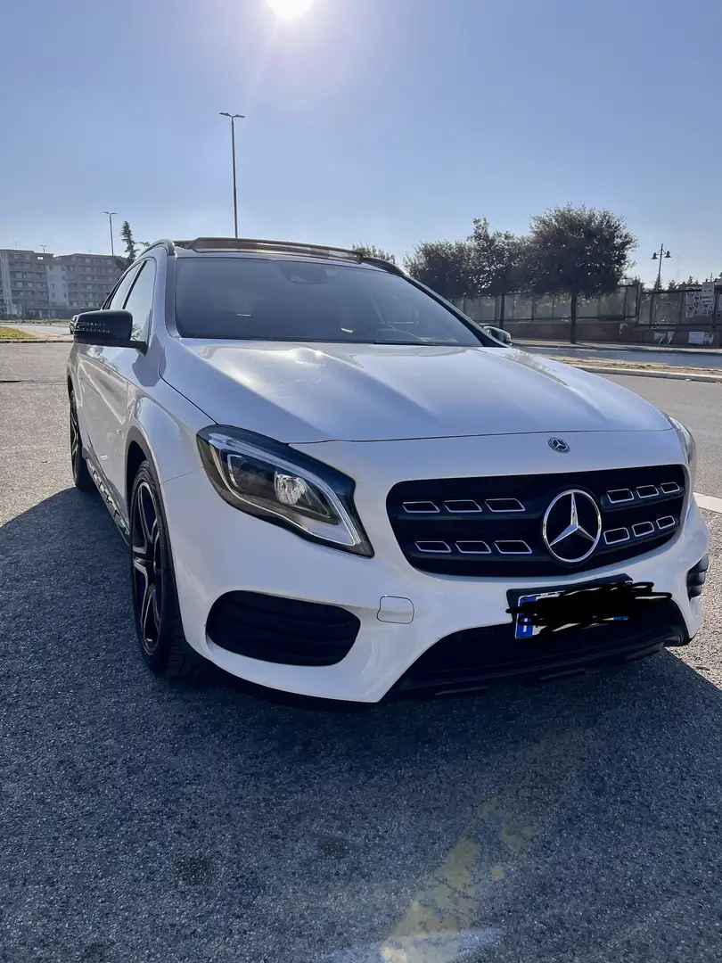 Mercedes-Benz GLA 200 d Premium AMG - 1