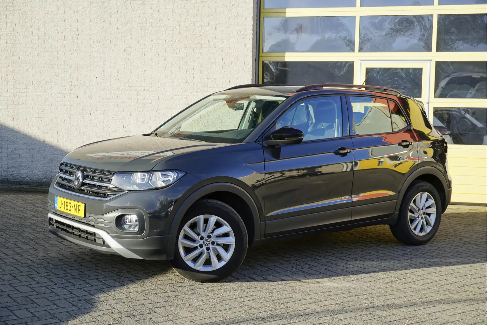 Volkswagen T-Cross 1.0 TSI Life BJ2020 Lmv 16" | Led | App-Connect | Grijs - 2