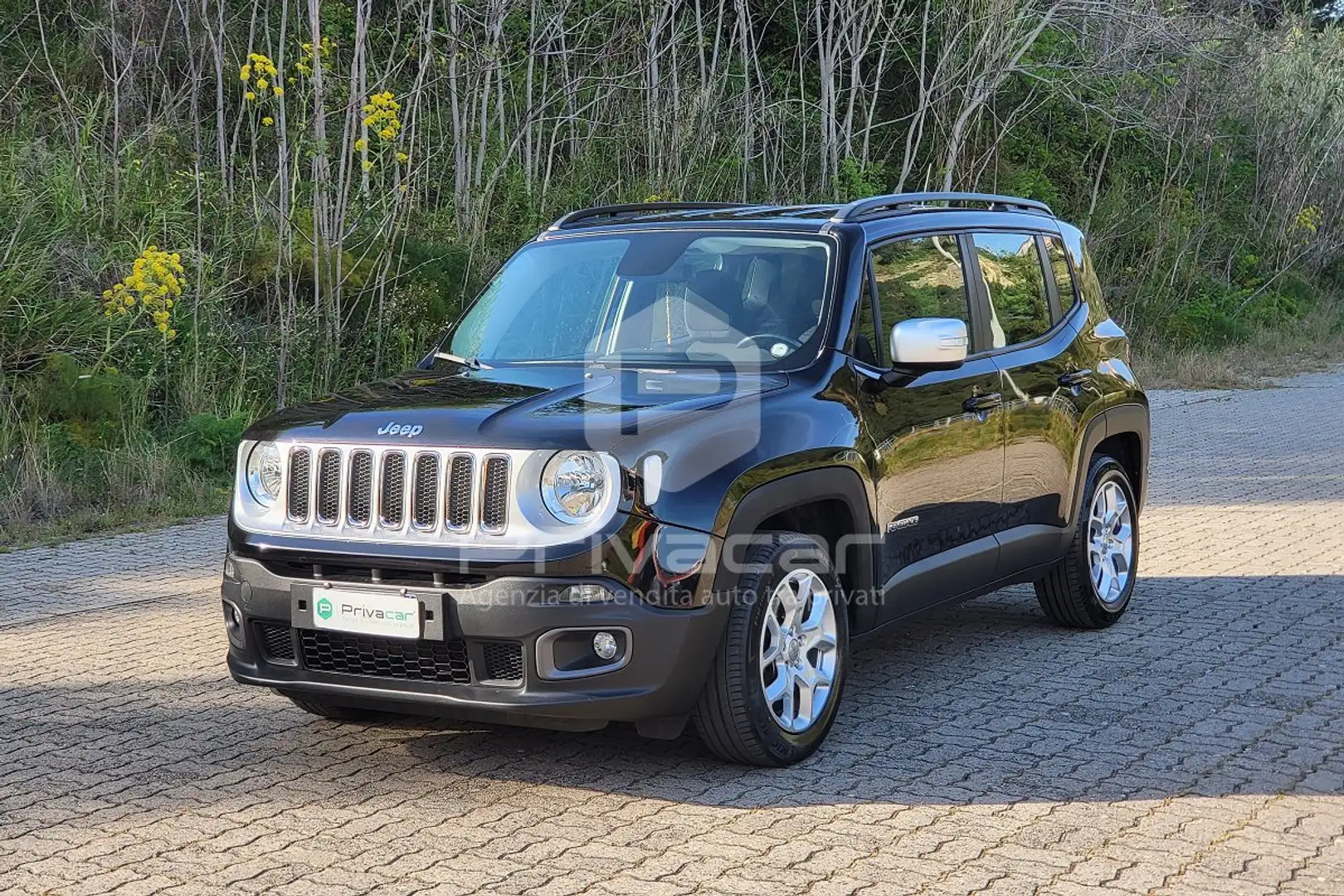 Jeep Renegade Renegade 1.6 E-TorQ EVO Longitude Zwart - 1