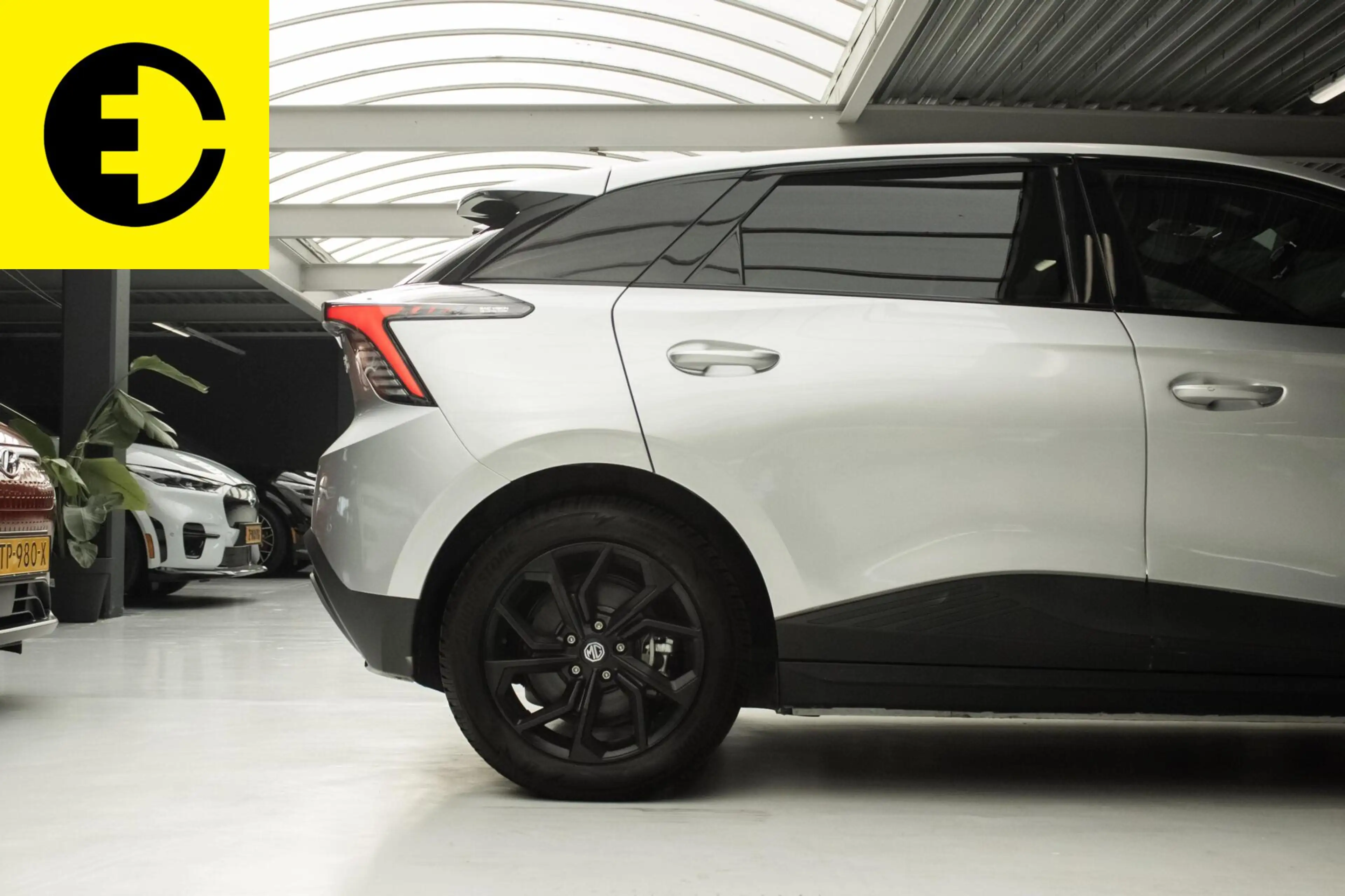 MG MG4 Comfort 64 kWh | 96,9% SOH | Cruise | Half leder — photo 37