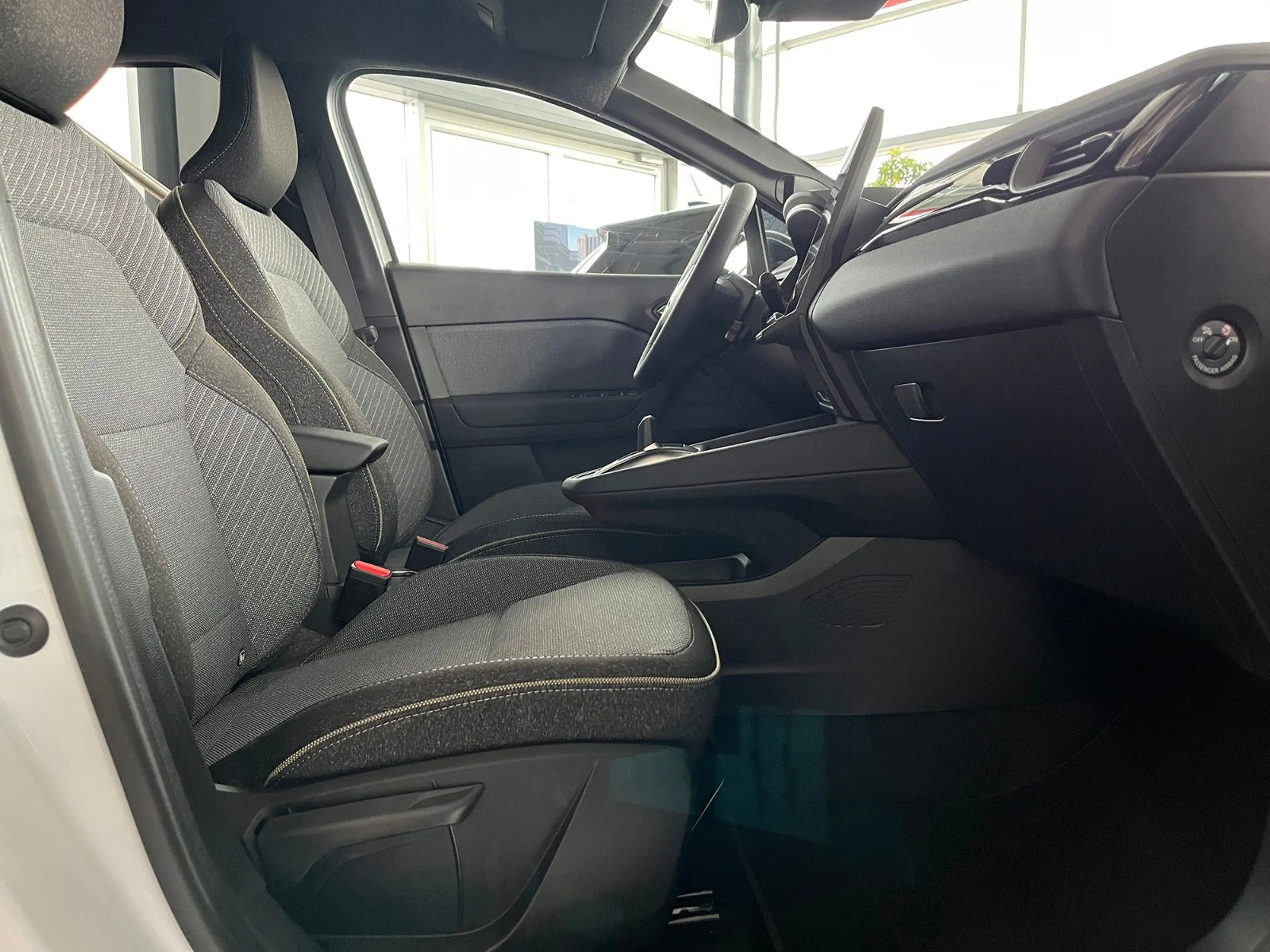 Mitsubishi Grandis 1.8 HEV 116 kW Intro Edition AT — photo 8