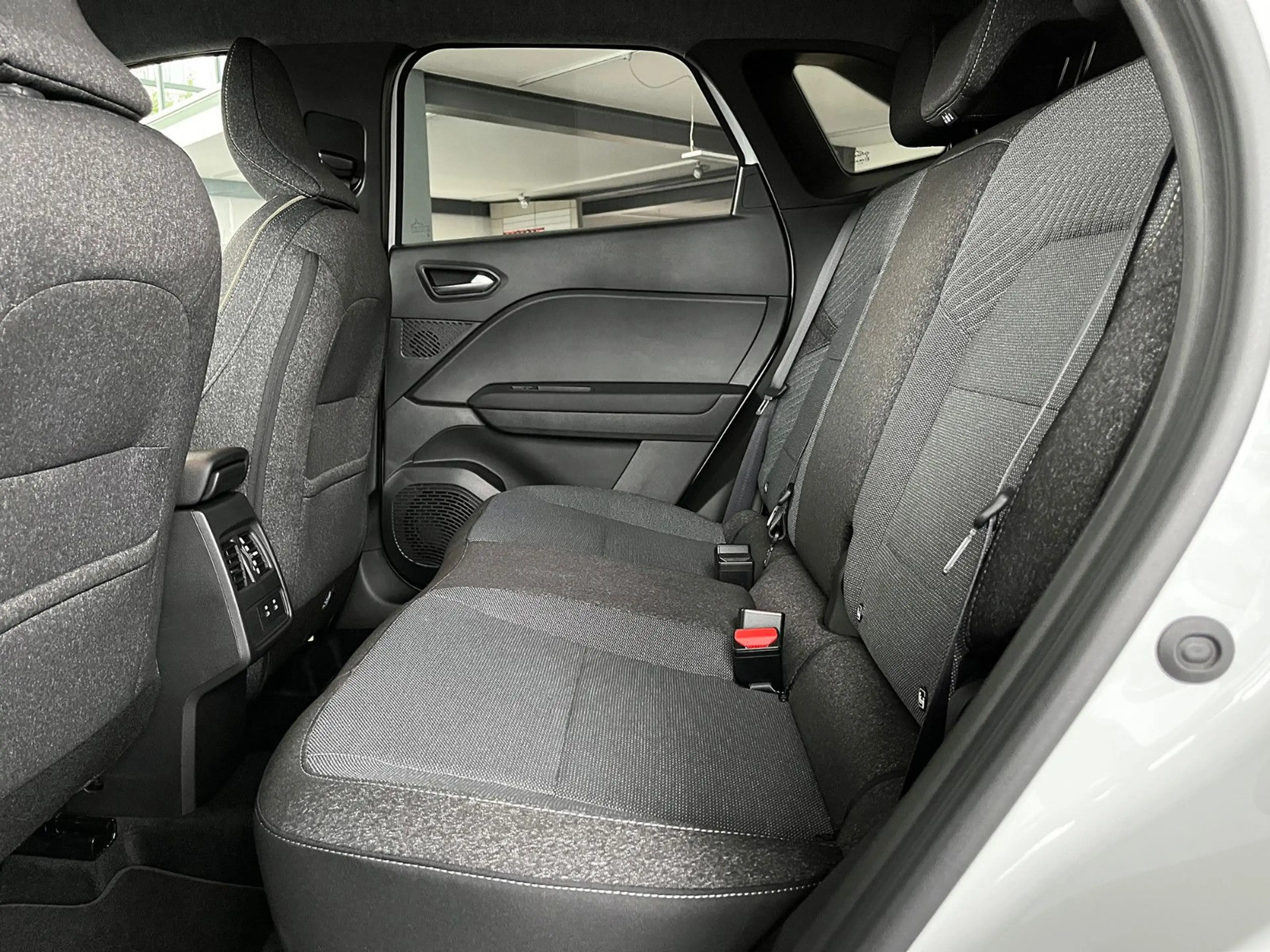 Mitsubishi Grandis 1.8 HEV 116 kW Intro Edition AT — photo 11