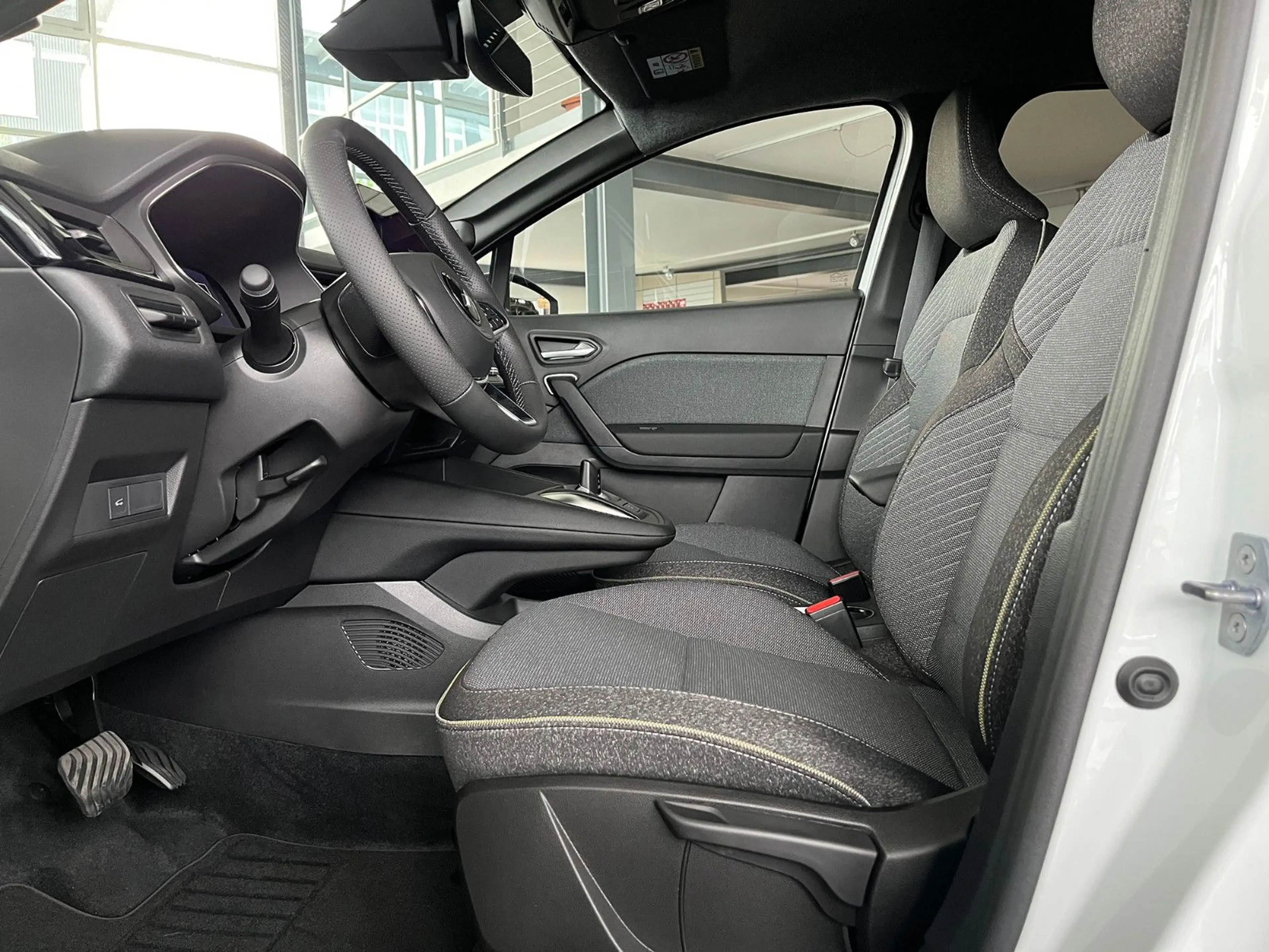 Mitsubishi Grandis 1.8 HEV 116 kW Intro Edition AT — photo 7