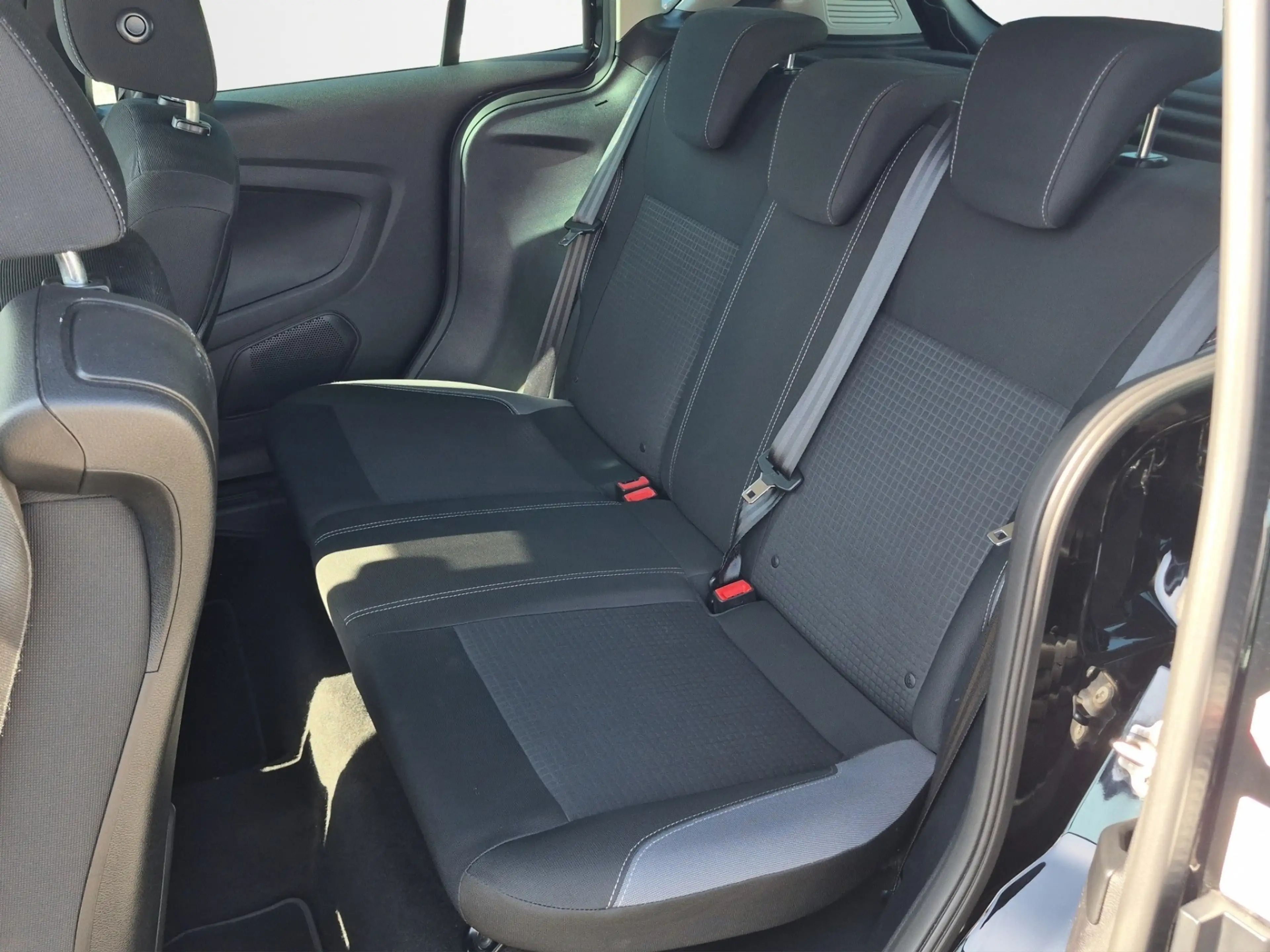 Ford B-Max Sync Edition — photo 9