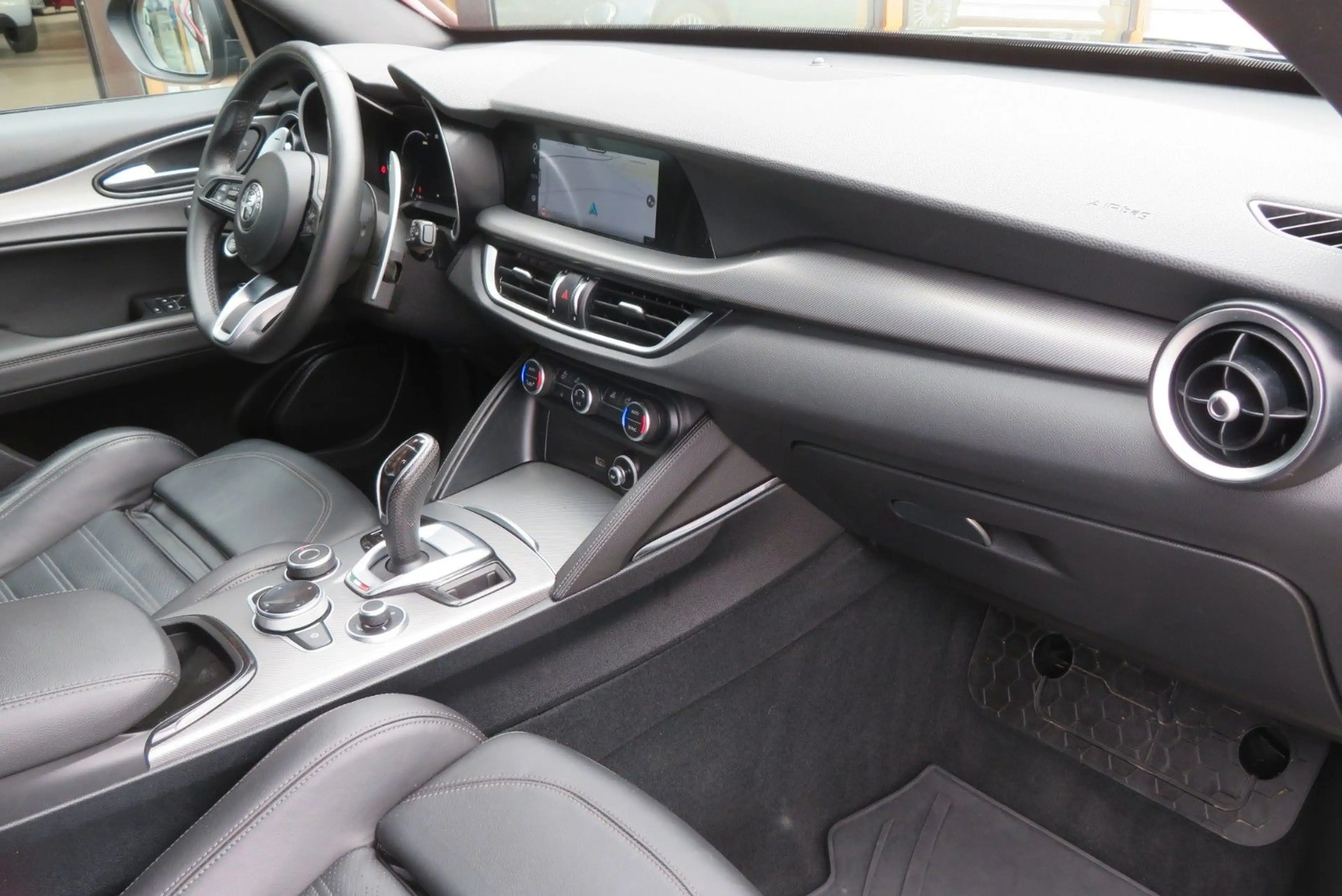 Alfa Romeo Stelvio Veloce Q4 2.2 Diesel 210PS *AHK* — photo 8