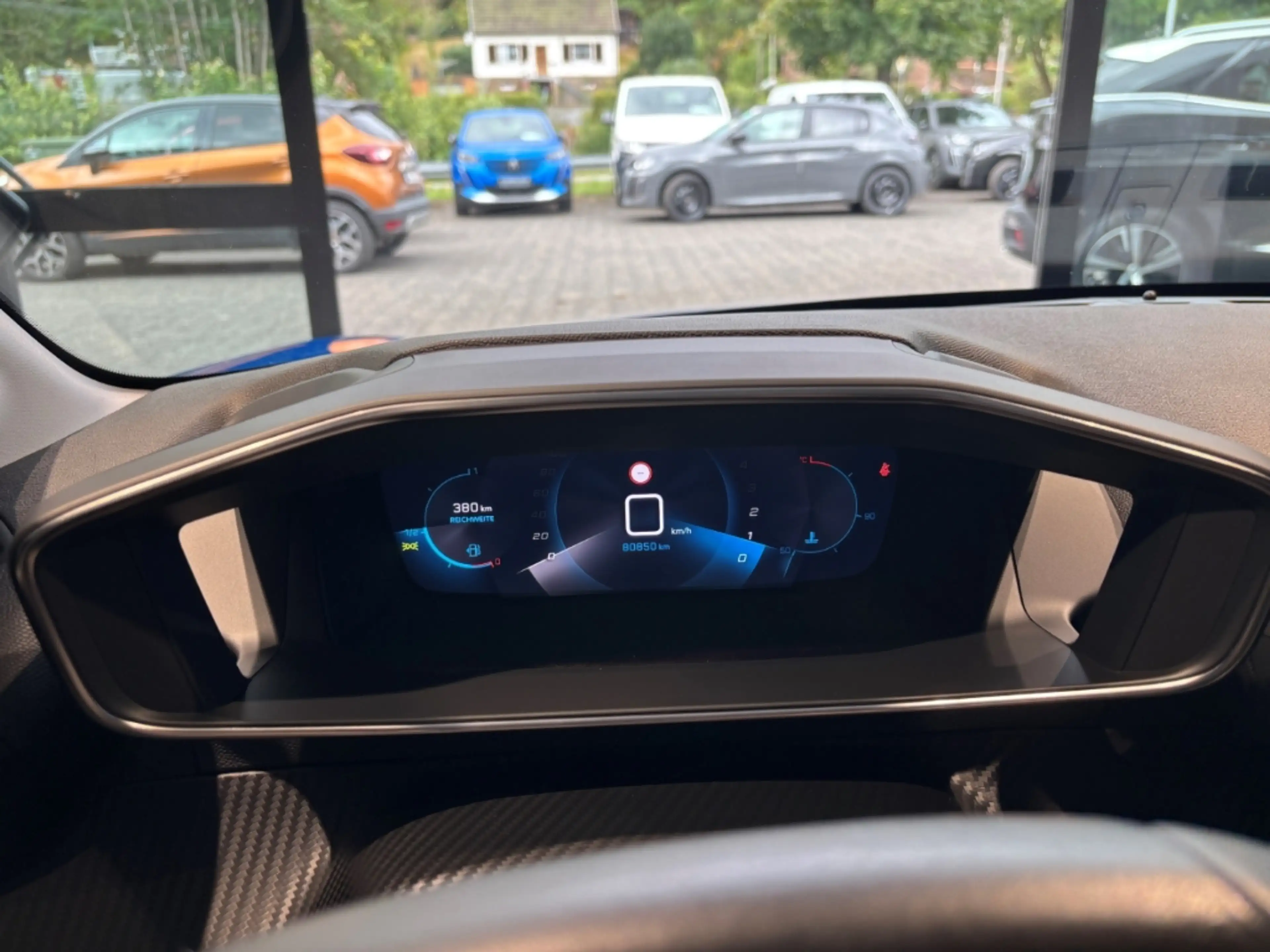 Peugeot 208 Allure Pack BlueHDi100 ACC SITZHZG DAB — photo 12