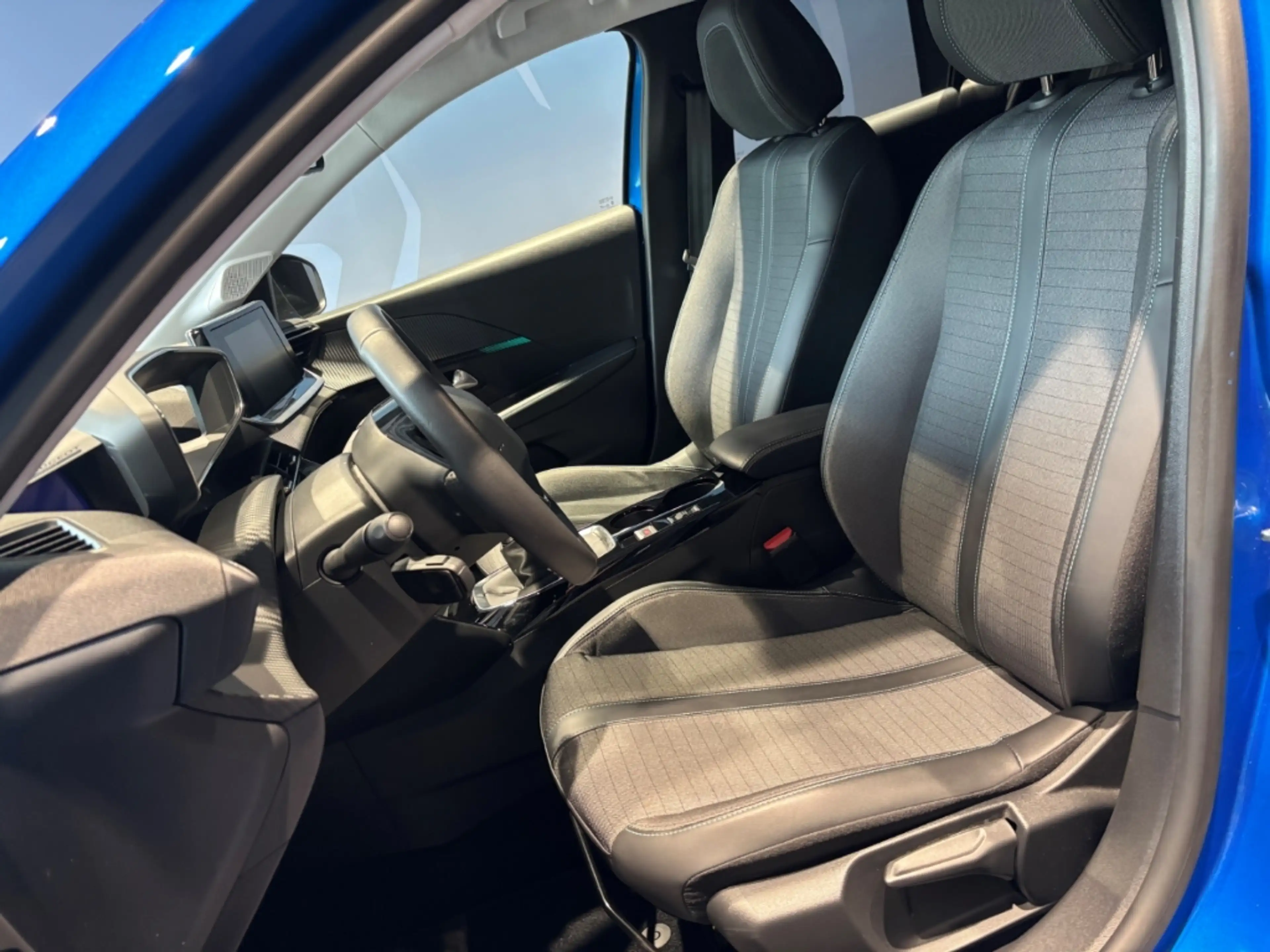 Peugeot 208 Allure Pack BlueHDi100 ACC SITZHZG DAB — photo 10