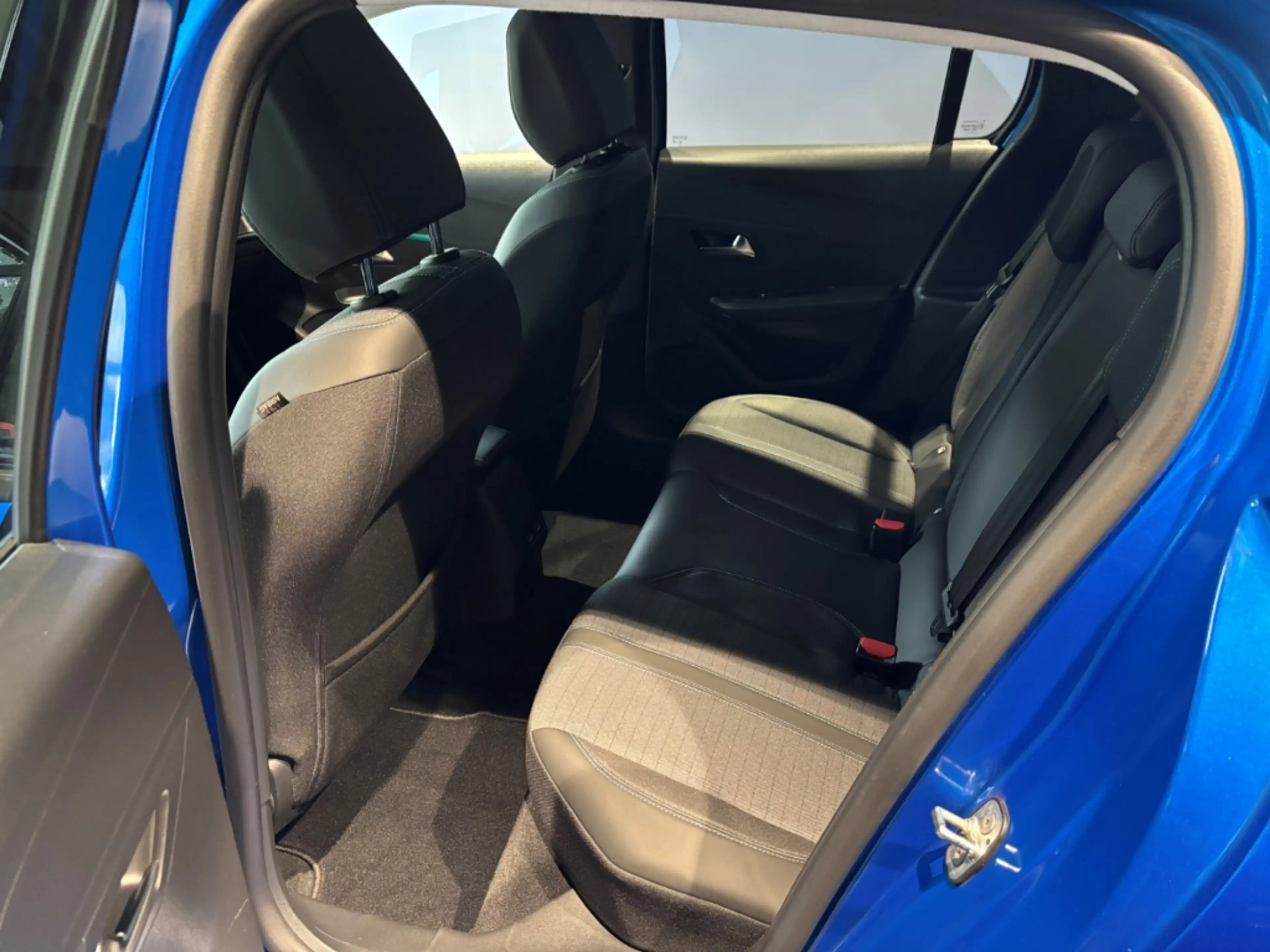 Peugeot 208 Allure Pack BlueHDi100 ACC SITZHZG DAB — photo 15