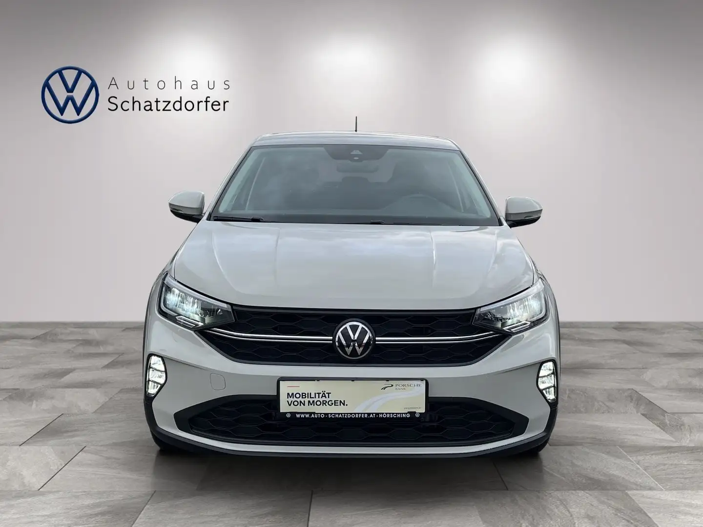 Volkswagen Taigo 4Me TSI Grau - 2