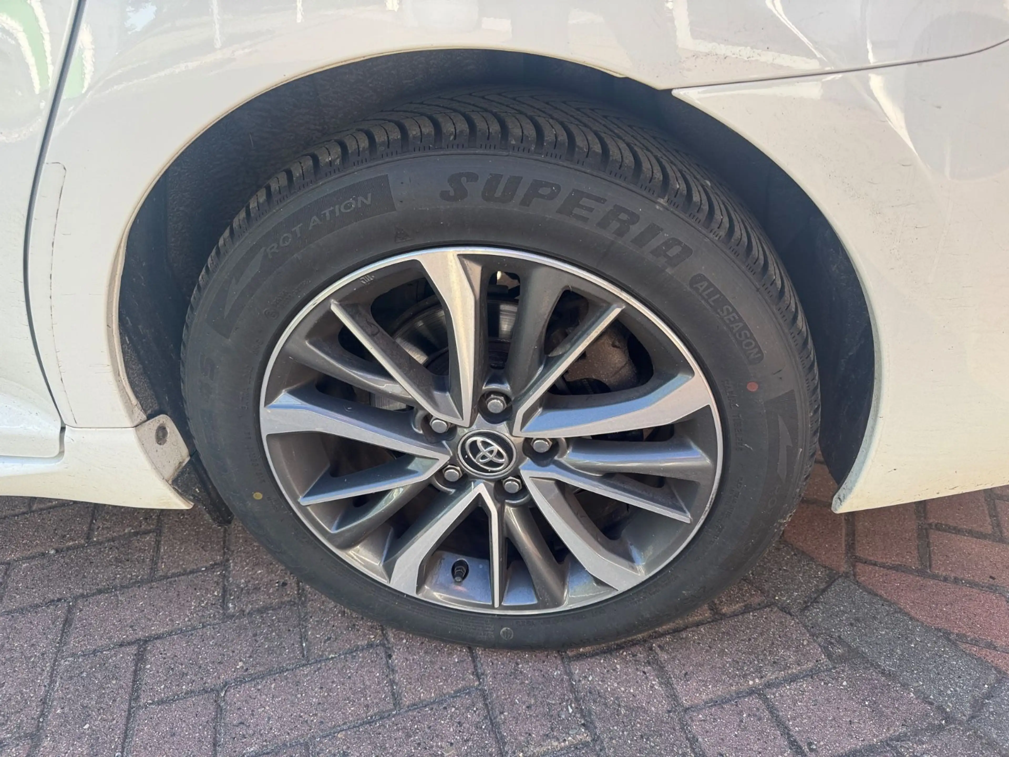 Toyota Avensis Touring Sports Edition-S — photo 9