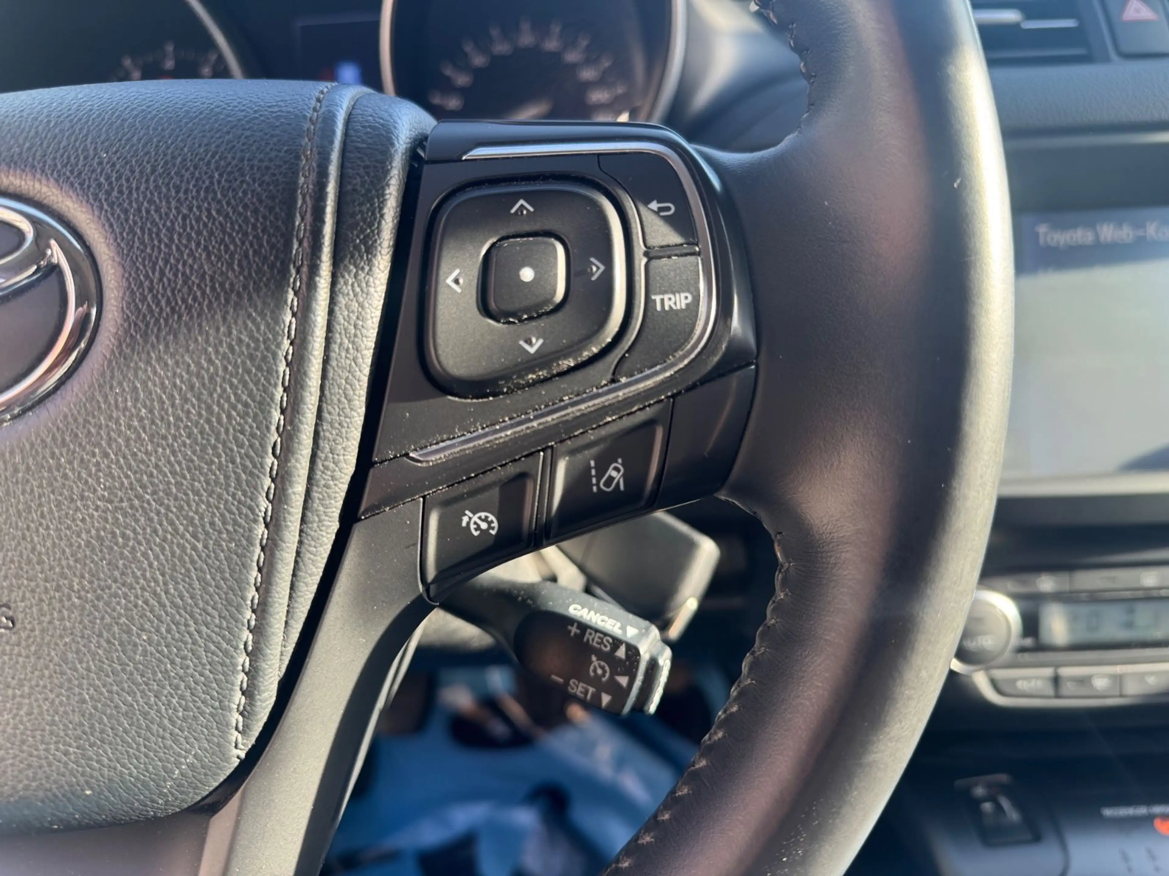 Toyota Avensis Touring Sports Edition-S — photo 16