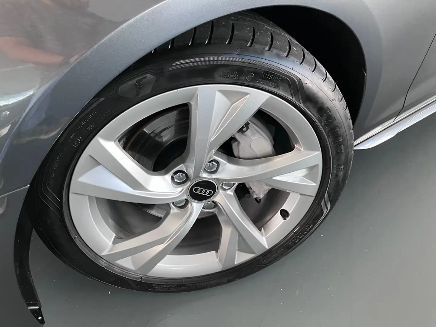 Audi A4 40 TFSI Avant S line - Massagafunkt./ Kamera/ AHK Gris - 2