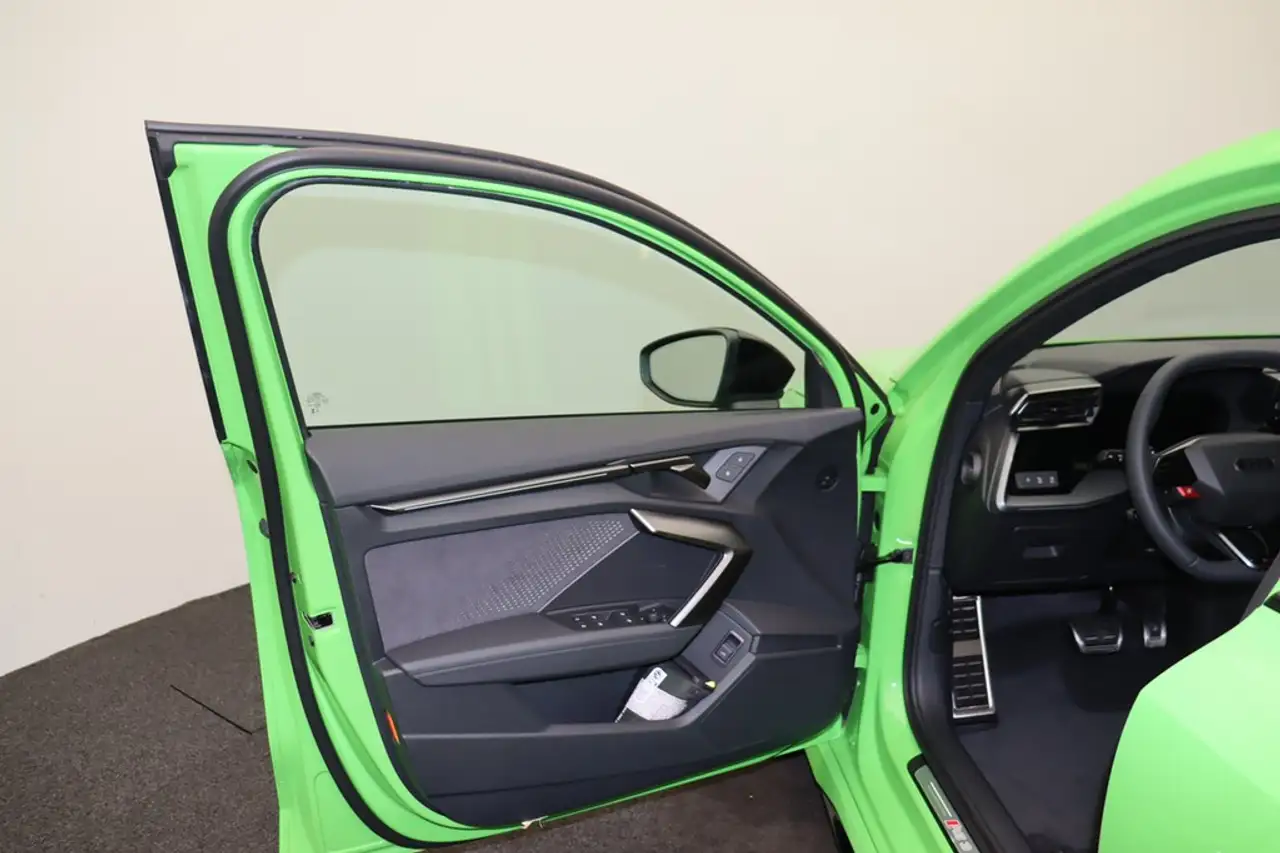 Audi RS3 RS 3 Limousine 294 kW TFSI quattro Pano, Matrix, 7