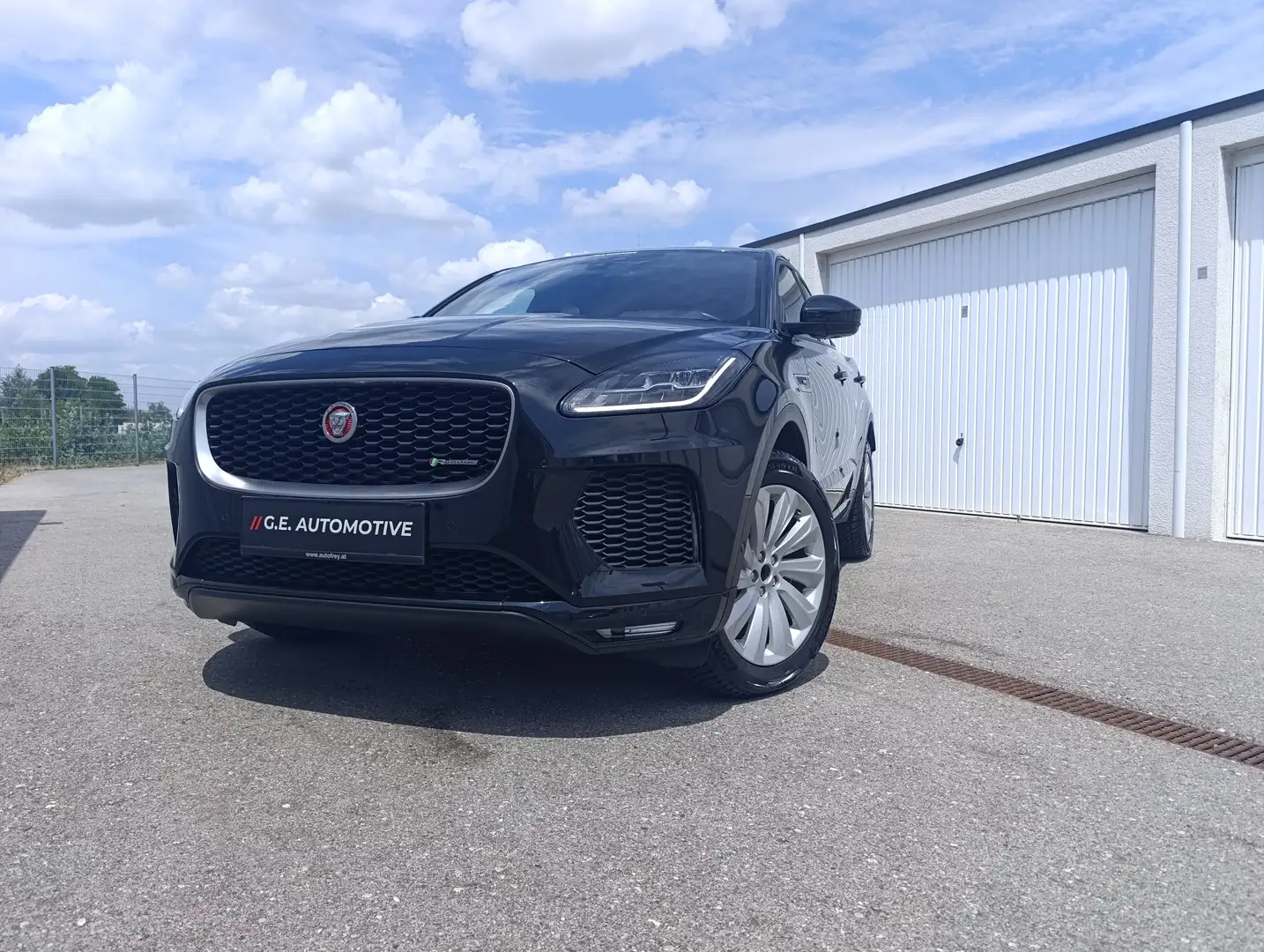 Jaguar E-Pace E-Pace 2.0DI4 D180 R-Dynamic S AWD Schwarz - 2