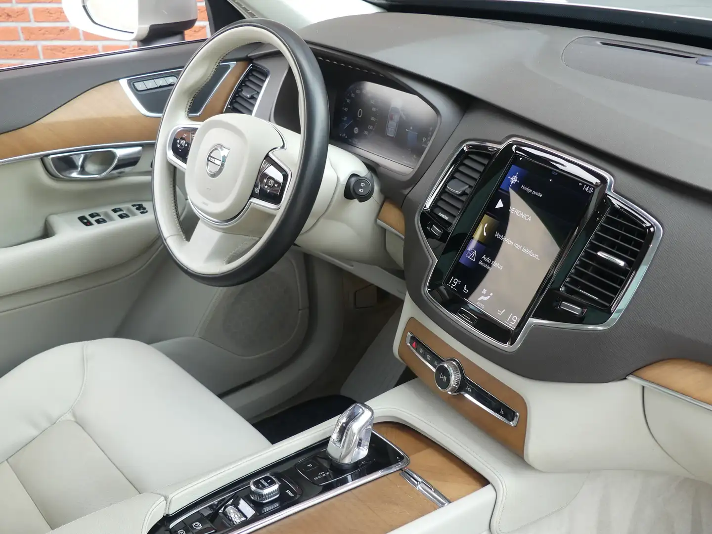 Volvo XC90 2.0 T8 Twin Engine AWD Luchtvering/Pano/Camera/Tre Hnědá - 2