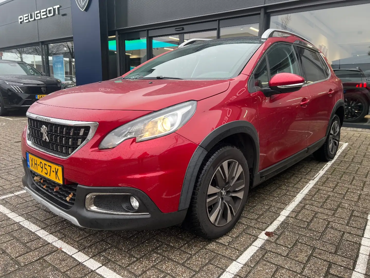 Peugeot 2008 1.2 PureTech Allure 110pk Automaat | Trekhaak | Na Rouge - 1