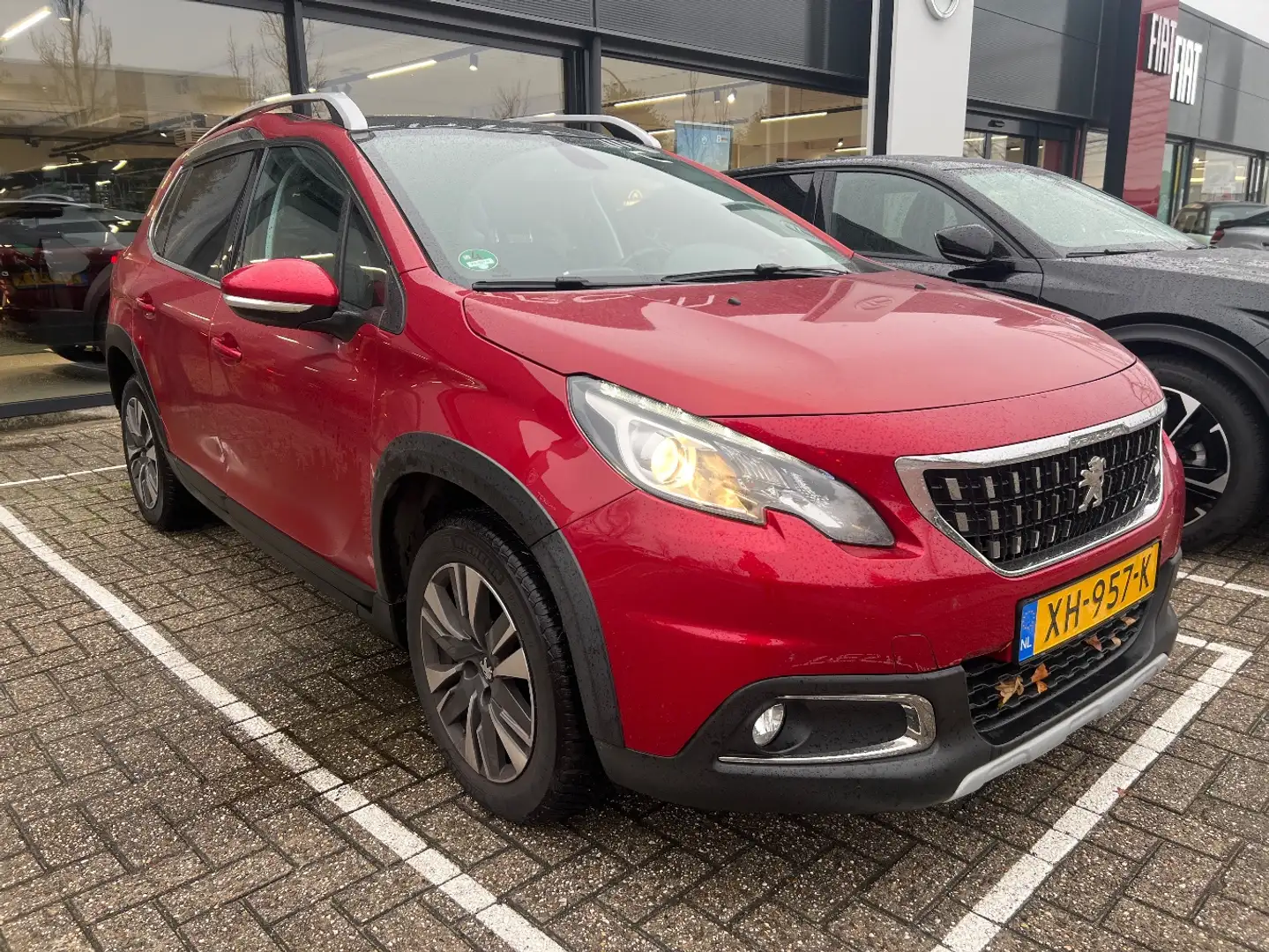 Peugeot 2008 1.2 PureTech Allure 110pk Automaat | Trekhaak | Na Rouge - 2
