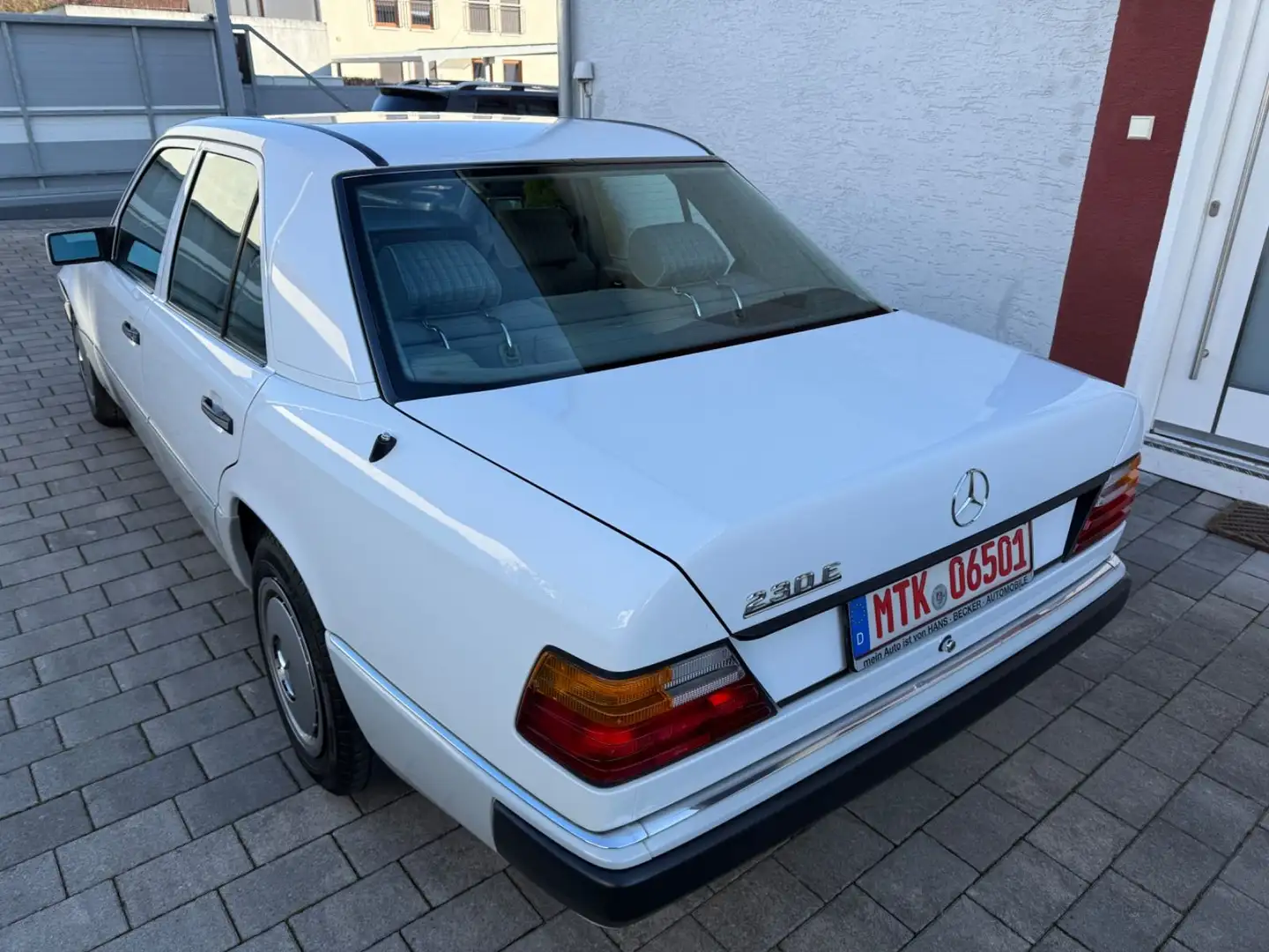 Mercedes-Benz 230 E Autom.Klima Scheckheft rostfrei Top Zustand Weiß - 2