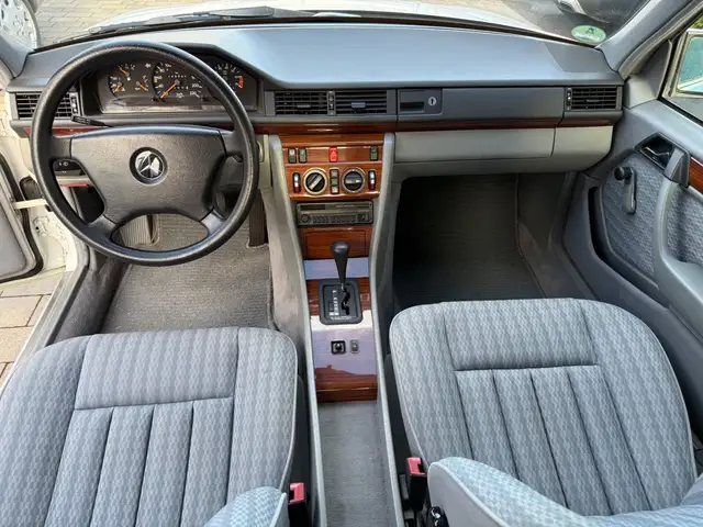 Mercedes-Benz 230 E Autom.Klima Scheckheft rostfrei Top Zustand