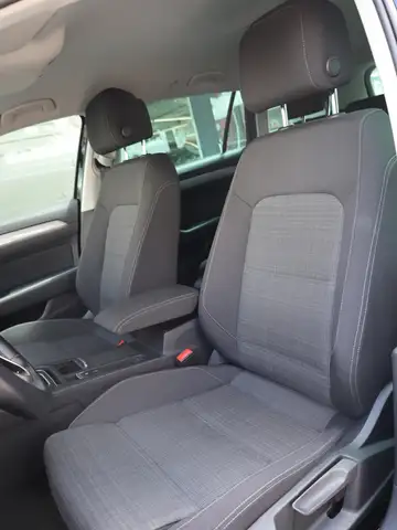 Volkswagen Passat view 13