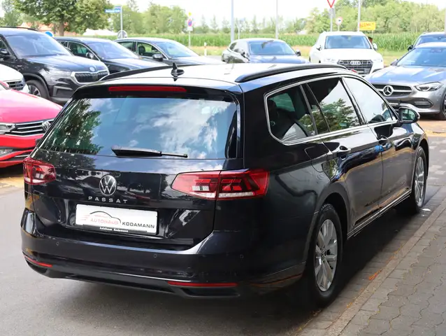 Volkswagen Passat view 10