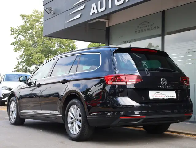 Volkswagen Passat view 8