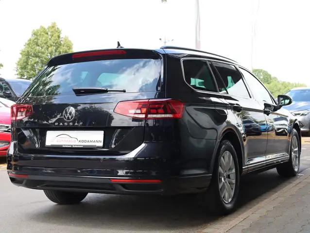 Volkswagen Passat view 11