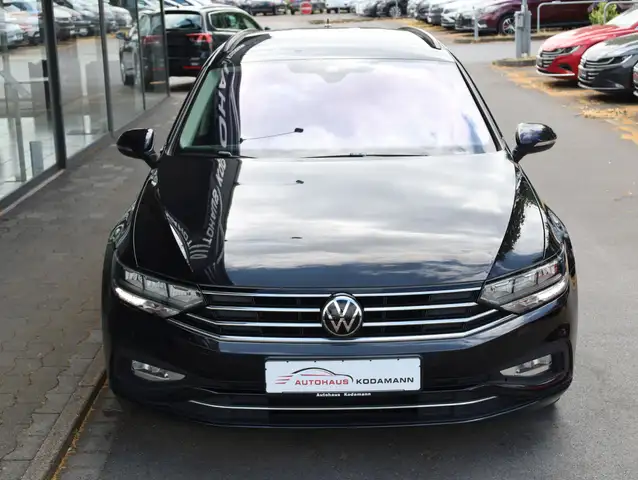 Volkswagen Passat view 3