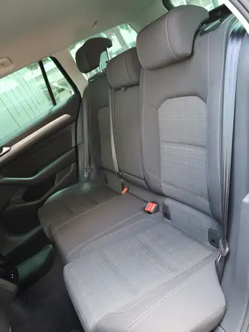 Volkswagen Passat view 14