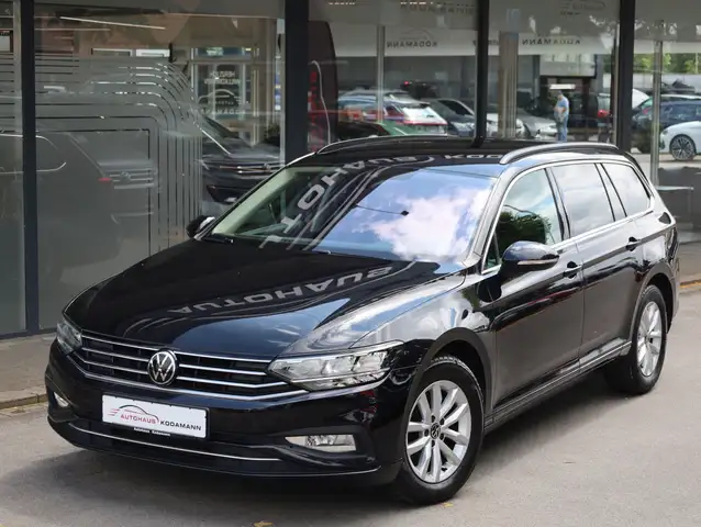 Volkswagen Passat view 2