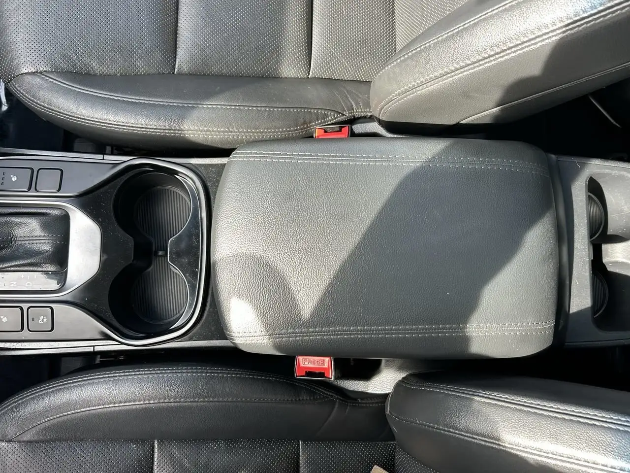 Hyundai SANTA FE снимка Hyundai SANTA FE