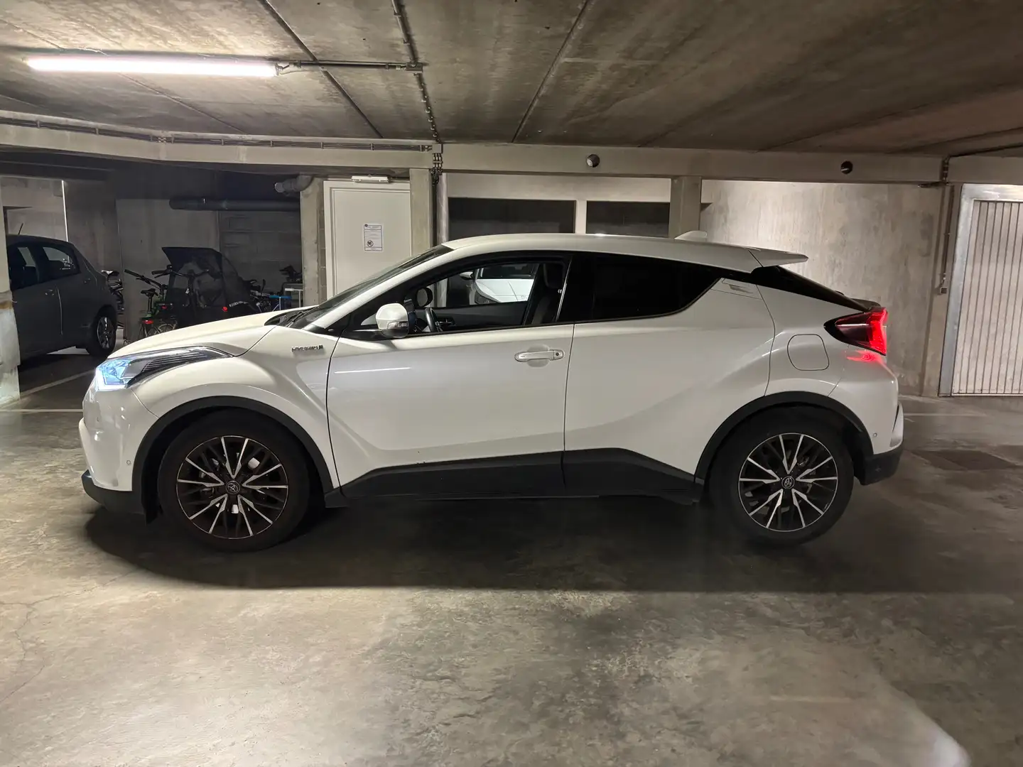 Toyota C-HR C-HR Hybrid 1.8i VVT-i C-Hic E-CVT(EU6.2) Blanc - 2