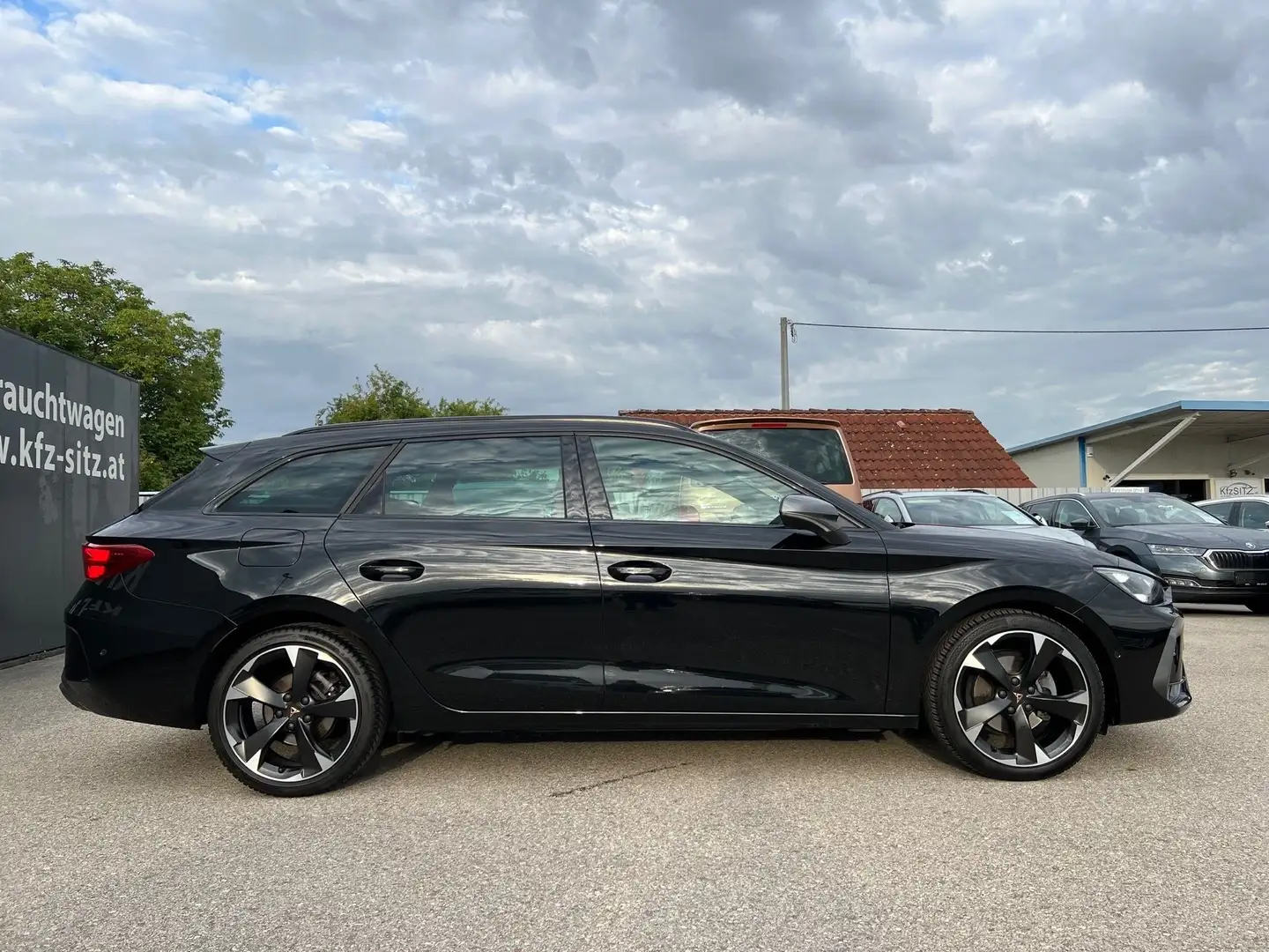 CUPRA Leon SP Kombi 1.5 eTSI DSG 150 PS | NP €46.800 Schwarz - 2