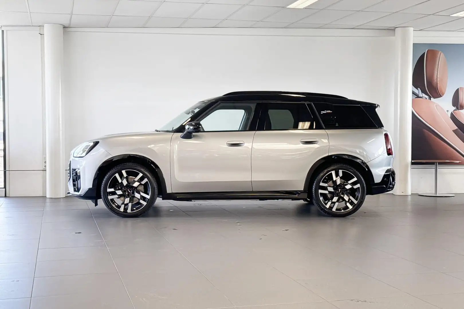 MINI John Cooper Works Countryman Electric E S 66.5 kWh MINI Countryman Electric E J Šedá - 2