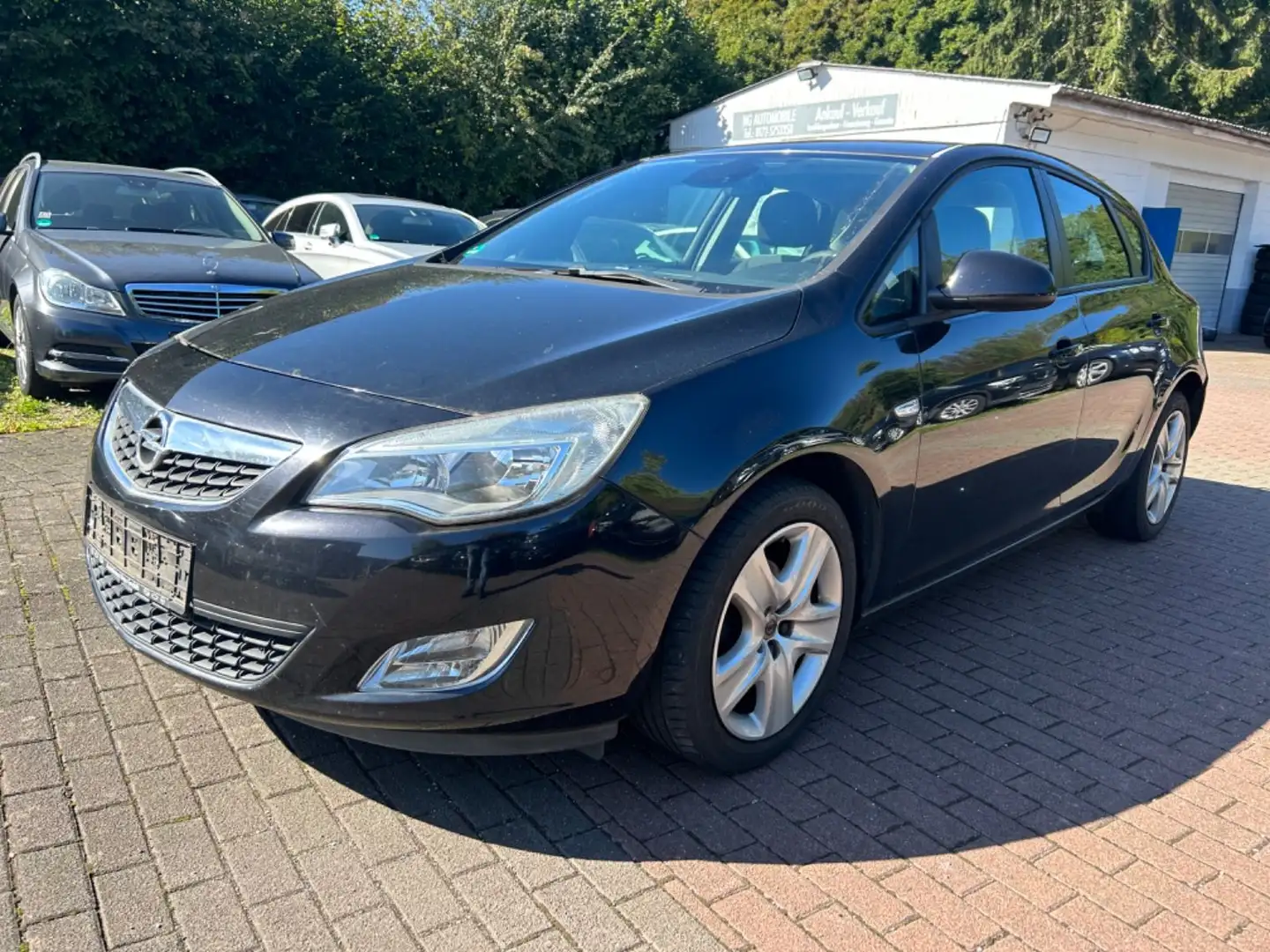 Opel Astra J Lim. 5-trg. Edition *Klima*Tempo*1.Hand* Noir - 1