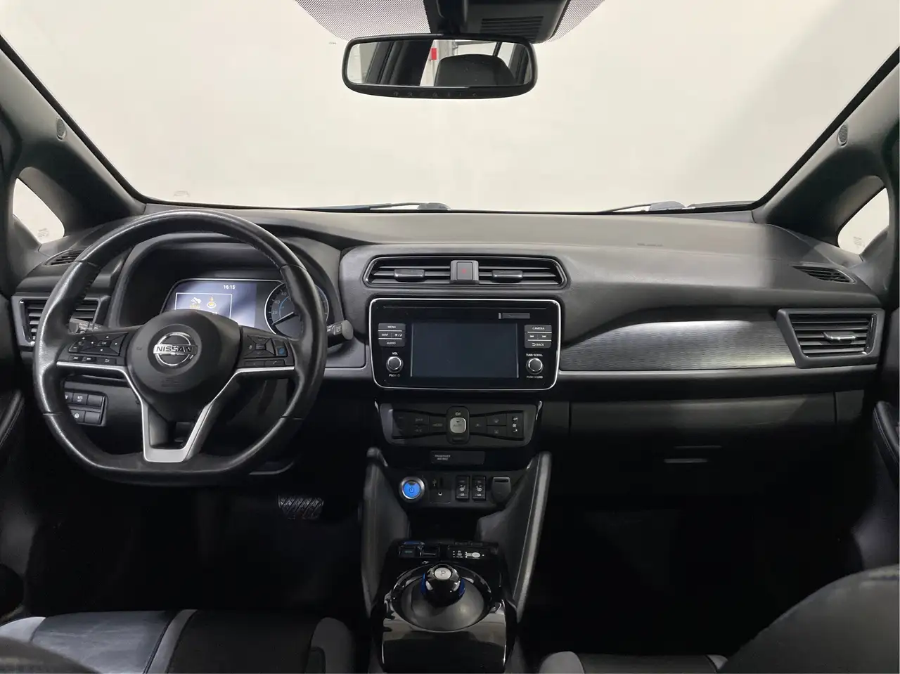 Nissan Leaf снимка Nissan Leaf